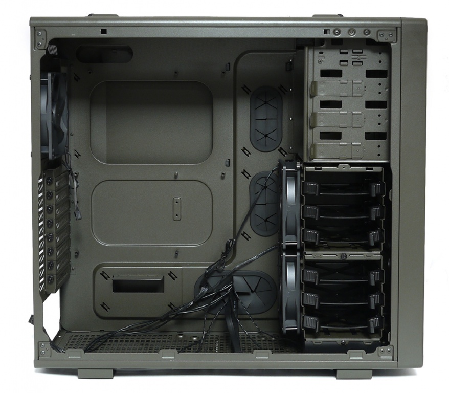 The Interior - Corsair Vengeance C70 Gaming Case Review - 3