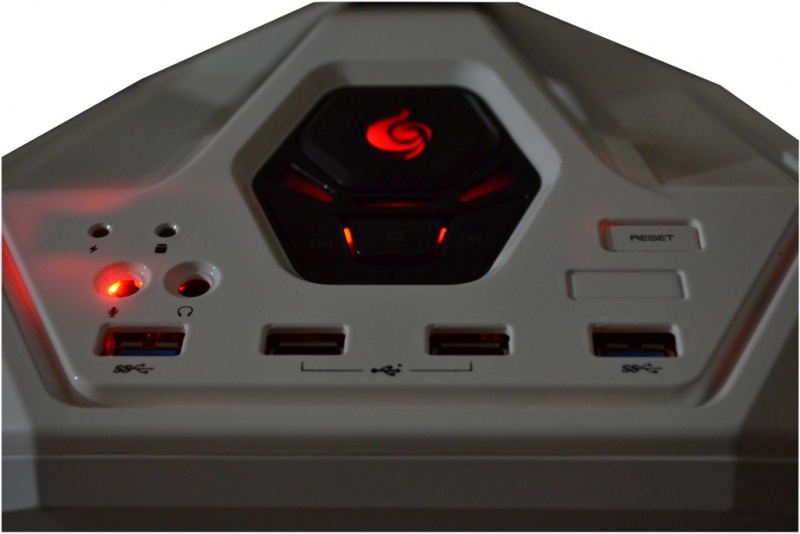 Closer Look: The Exterior - Cooler Master CM Storm Stryker Case Review ...