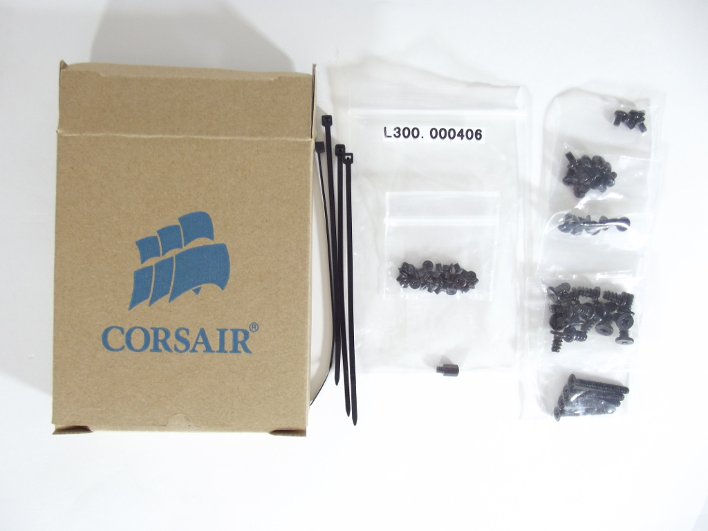 Corsair 780T Full Tower Case: Packaging & Accessories - Corsair