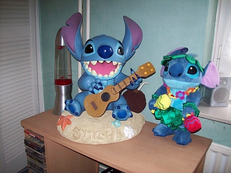 disney stitch statue