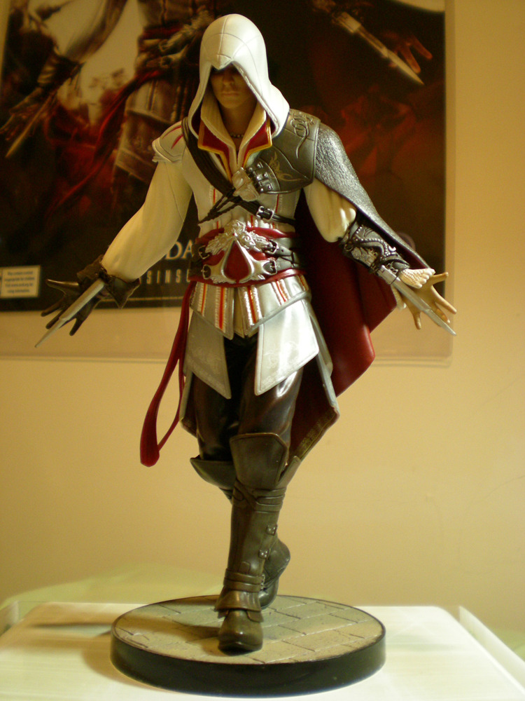 ezio brotherhood statue